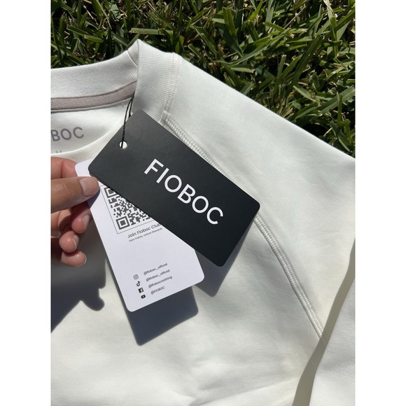 FIOboc CrewNeck Sweatshirt Mens Medium White Pullover New with Tags - Picture 3 of 4